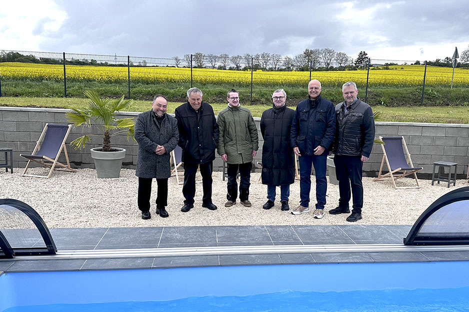 Verbandsbürgermeister Alfred Schomisch, Kottenheims Ehrenbürger Toni Schüller, Landrat Dr. Alexander Saftig, Ortsbürgermeister Thomas Braunstein und der Erste Beigeordnete er Verbandsgemeinde Christoph Kicherer besuchten u. a. die Firma Schüller Heizung – Sanitär – Klima und Schwimmbadtechnik